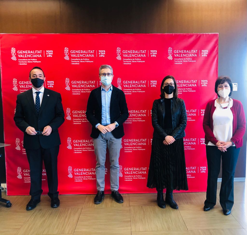 ffe_es's tweet photo. La @generalitat valenciana, a través de la @GVAterritori, la @ffe_es y #EGWA han firmado hoy un convenio para celebrar en #Valencia la 10ª edición de los #Premios Europeos de #VíasVerdes 2021🚴🚶🧑🦽Será en septiembre
#EuropeanGreenwaysAward2021 #GreenwayHeritage #BuenasPrácticas https://t.co/jmuDvNTu6V