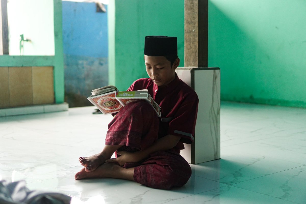 brdiarr's tweet photo. Di sini beberapa anak ada yang milih nyantri untuk mengisi waktu sekolah yang sedang libur.
#aboutquran https://t.co/1Mm2oAjQ1L