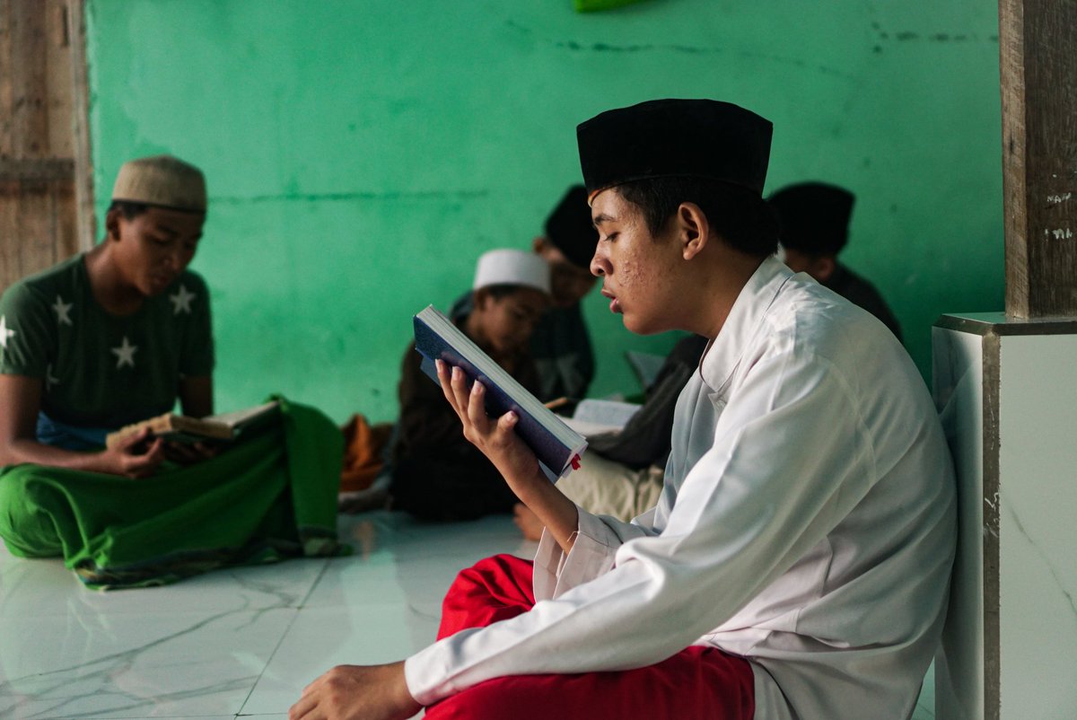 brdiarr's tweet photo. Di sini beberapa anak ada yang milih nyantri untuk mengisi waktu sekolah yang sedang libur.
#aboutquran https://t.co/1Mm2oAjQ1L