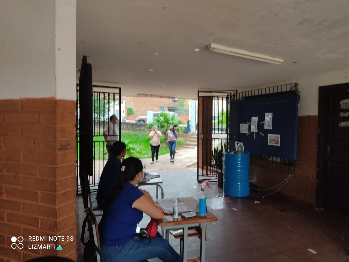 DGGED15's tweet photo. Entrega de Kits de alimentos en la Escuela Básica Molinos Harineros. @BrunettiJuanMa @estelanunezc @Ftima43239476 @JoseMedinaGaut1 @Karenme26522774 @Leticia00534393 @mcceresgonzlez1 @MirtaOtaz2 @RocoVer39217404 @Ronald40790360 @Supracielito https://t.co/kEZrriZTZ8