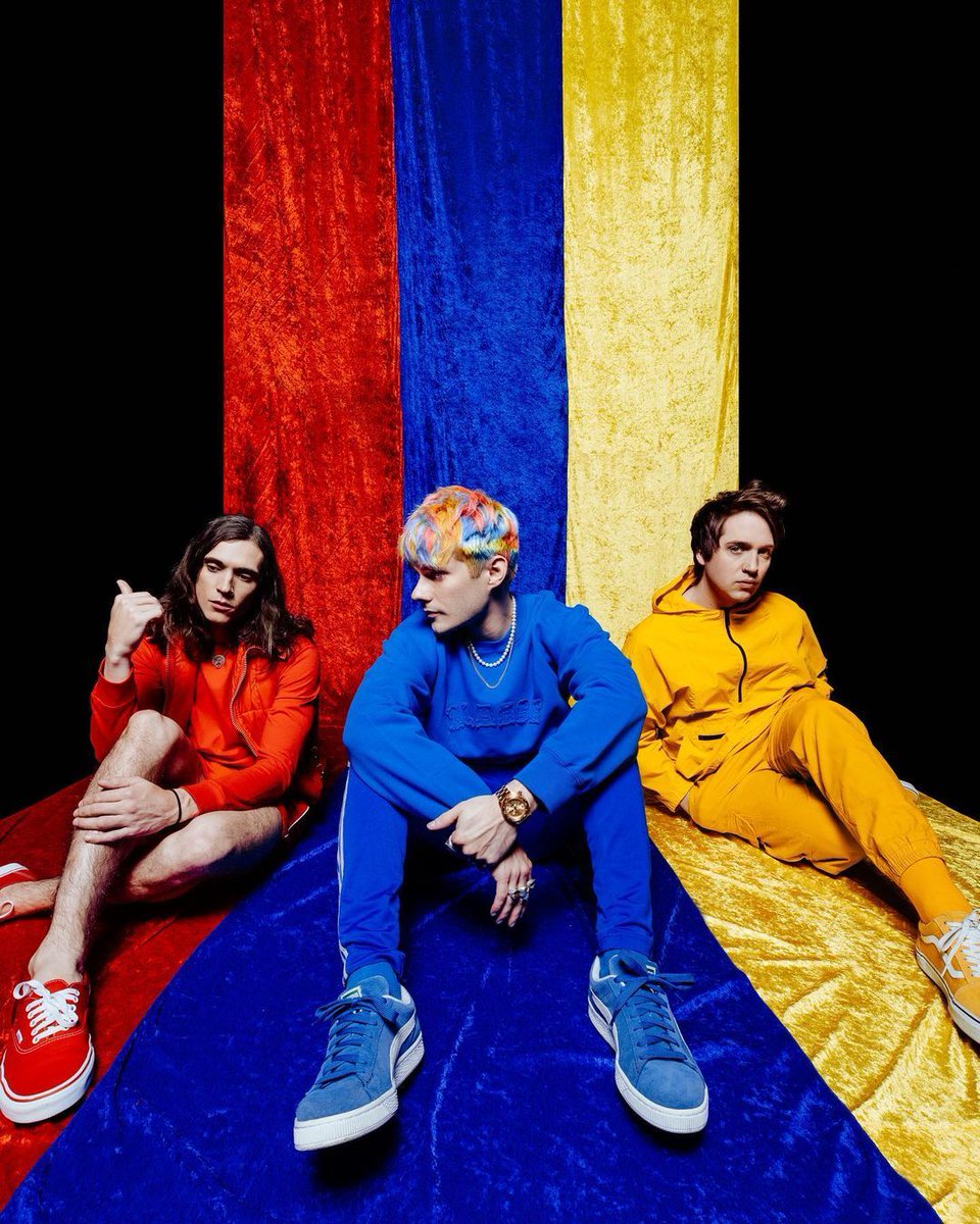 300's tweet photo. Good morning, why'd you wake me, When I haven't slept much lately? ✨ #SnowGlobe by @Waterparks 🟥🟦🟨 https://t.co/mONQrLFHG6