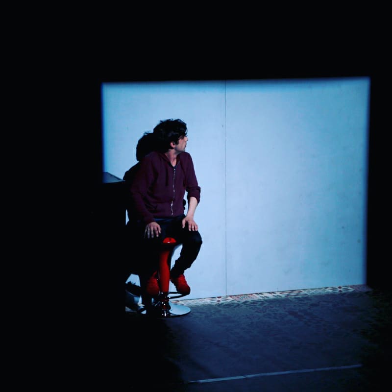 inscabrils's tweet photo. L’alumnat de Tercer ha tingut l’oportunitat de veure aquesta obra, interpretada magistralment per l’actor Lluís Febrer, que toca plenament l’epicentre dels neguits i les emocions dels adolescents, però també altres universals com l’acceptació social, el racisme i la identitat. https://t.co/5qVwddJW9V