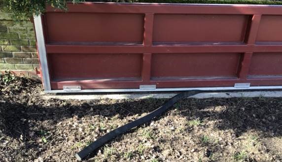 EnvAgencyAnglia's tweet photo. We have carried out repairs on the #Stonely Flood Gates.
The gates have had new seals and new lifting hinges so are more resilient against flooding๐
Before and after pics ๐ธ๐ #Cambridgeshire #Flood https://t.co/NB8pwhY0Cg