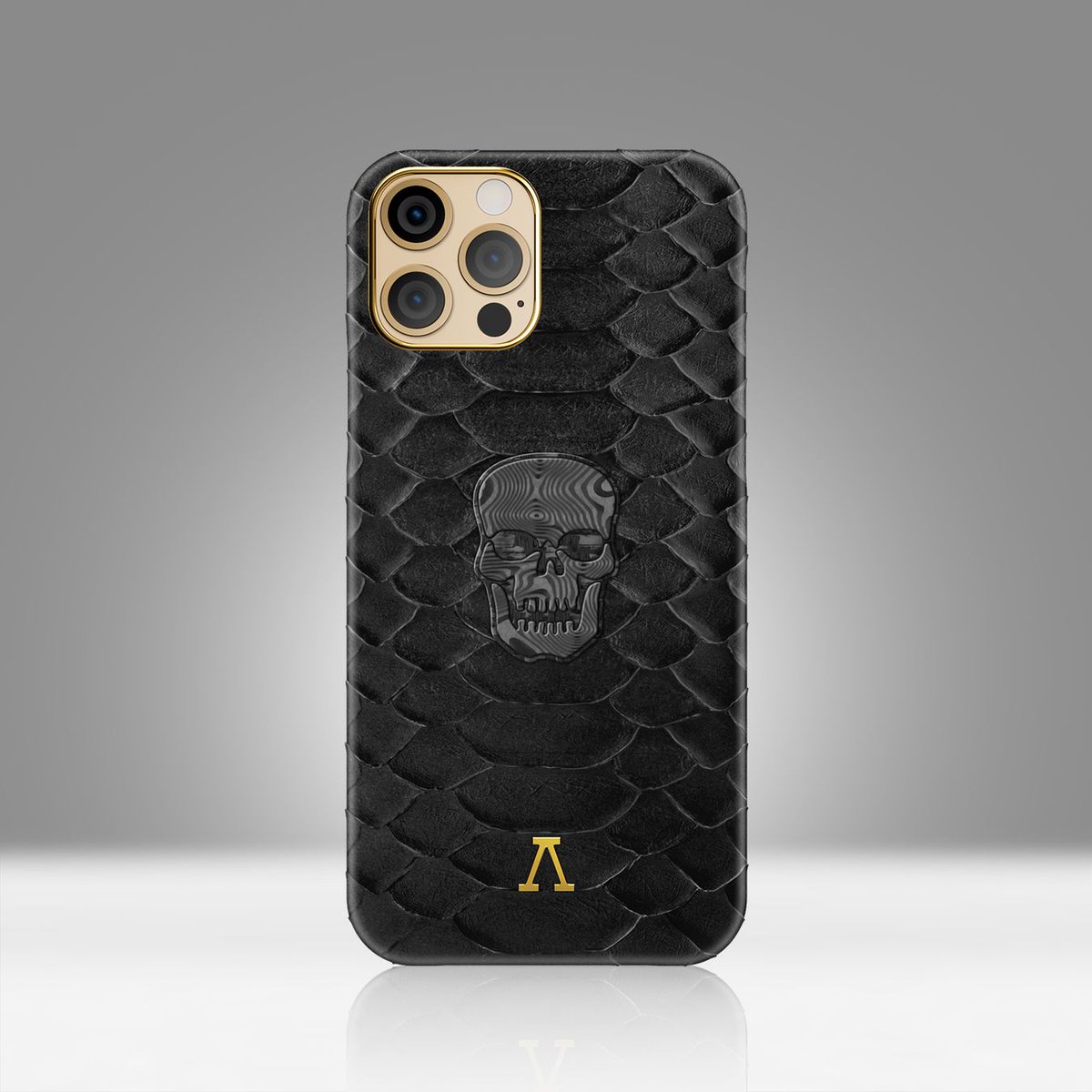 labodetofficial's tweet photo. A bold carbon skull decorates the new edition of our Classic leather cases. The skull is forged from two carbon fiber plates with different patterns to add depth and volume to its design. Available in alligator, python, and ostrich leathers. https://t.co/e0KcecgdIL
#Labodet https://t.co/zSw0ccrood