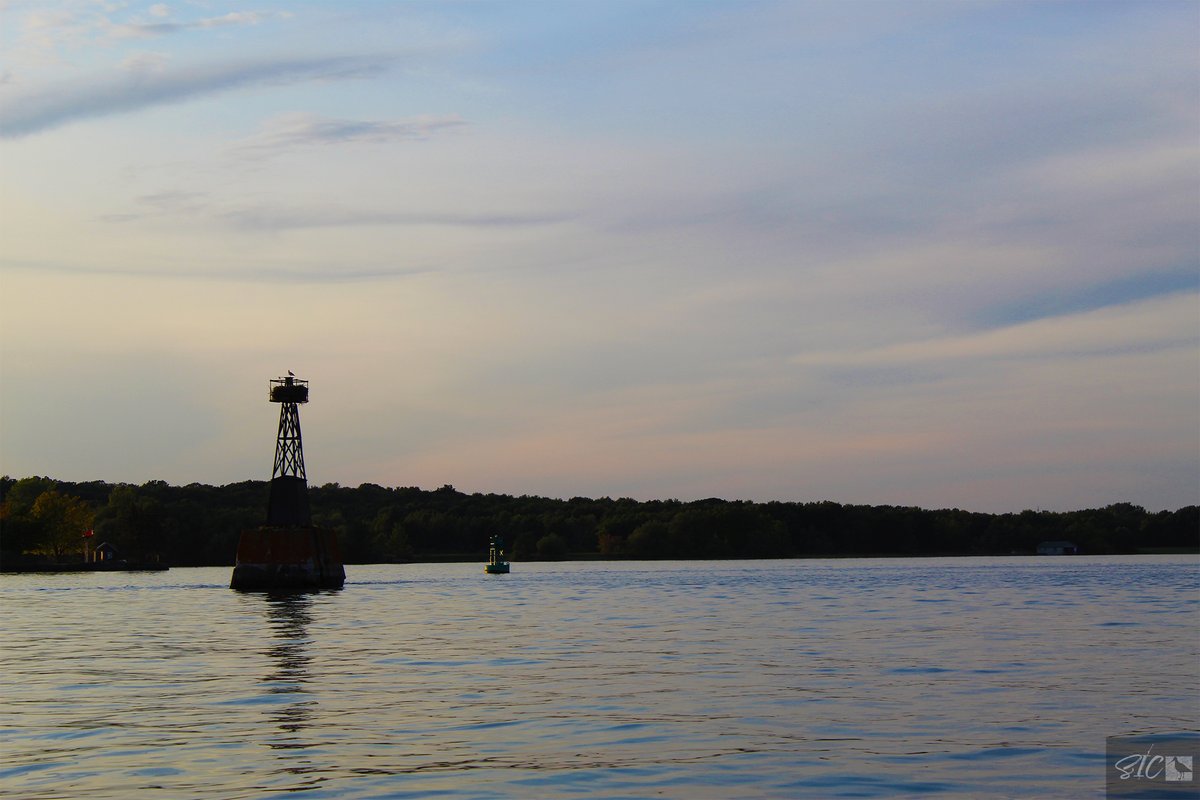 IslandSnipe's tweet photo. Cement marker and green buoy marker off the foot of Sister Island #nature #NaturePhotography #SICcontent #canonphotography #canon #canonusa #CanonFavPic #CanonChat #stlawrenceriver #thousandislands #1000islands #nny #upstateny #navigation #sisterisland https://t.co/Nb7IUMzCZA