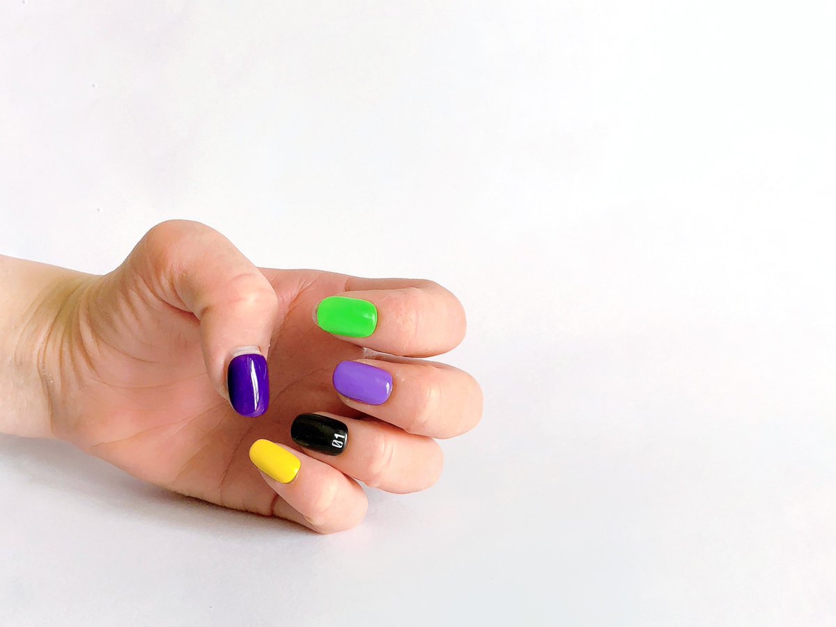 ট ইট র Minuimp ネイル エヴァンゲリオン色のネイル作りました シンプルにワンカラーで 色が余ったのでストラップ柄はついでだったけど めちゃカワなので見てください エヴァネイル シンエヴァンゲリオン劇場版 推しネイル あなたの推し色はどれです