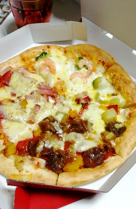 ピザを食べる前にしなければならないこと胃腸薬を飲む('・ω・) 