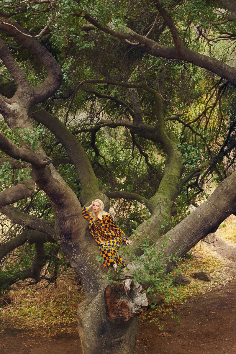 levmauc's tweet photo. Anya Taylor-Joy fotografiada por Ryan McGinley para Vanity Fair. https://t.co/9x8oUZm39C
