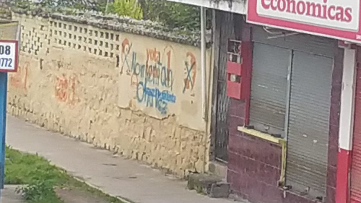 MonicaAlemanM's tweet photo. Hagamos campaña limpia, respetando los espacios de los demás, que hayan perdido un debate no implica que hagan campaña sucia.
Estos actos no nos detendrán, nuestra convicción es luchar por el trabajo, el futuro y la dignidad del Ecuador #AndrésPresidente. https://t.co/HlimyND6Zu