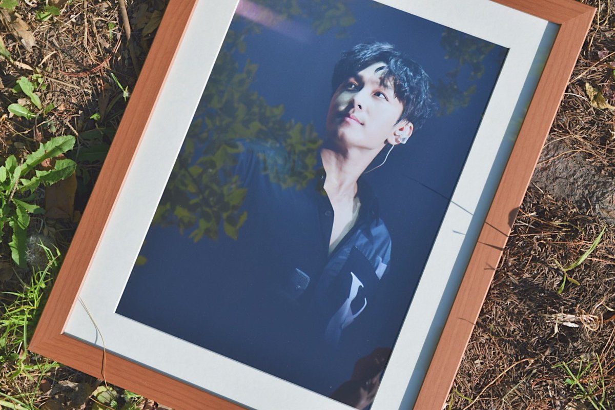 RT Plz👍🏻

신화 23주년 알티이벵😘
세상에 하나뿐인 제가 직접 원목도 업체가서 보고 만든 액자입니다.
- 1분 : 동완오빠 액자(아래 사진)
- 1분 : 스타벅스 기프티콘(아메리카노)

3월 24일 23시에 당발해용!

#신화_23주년_축하해
#23년째_신화는_꺾이지_않아
#신화 #SHINHWA #신화데뷔23주년