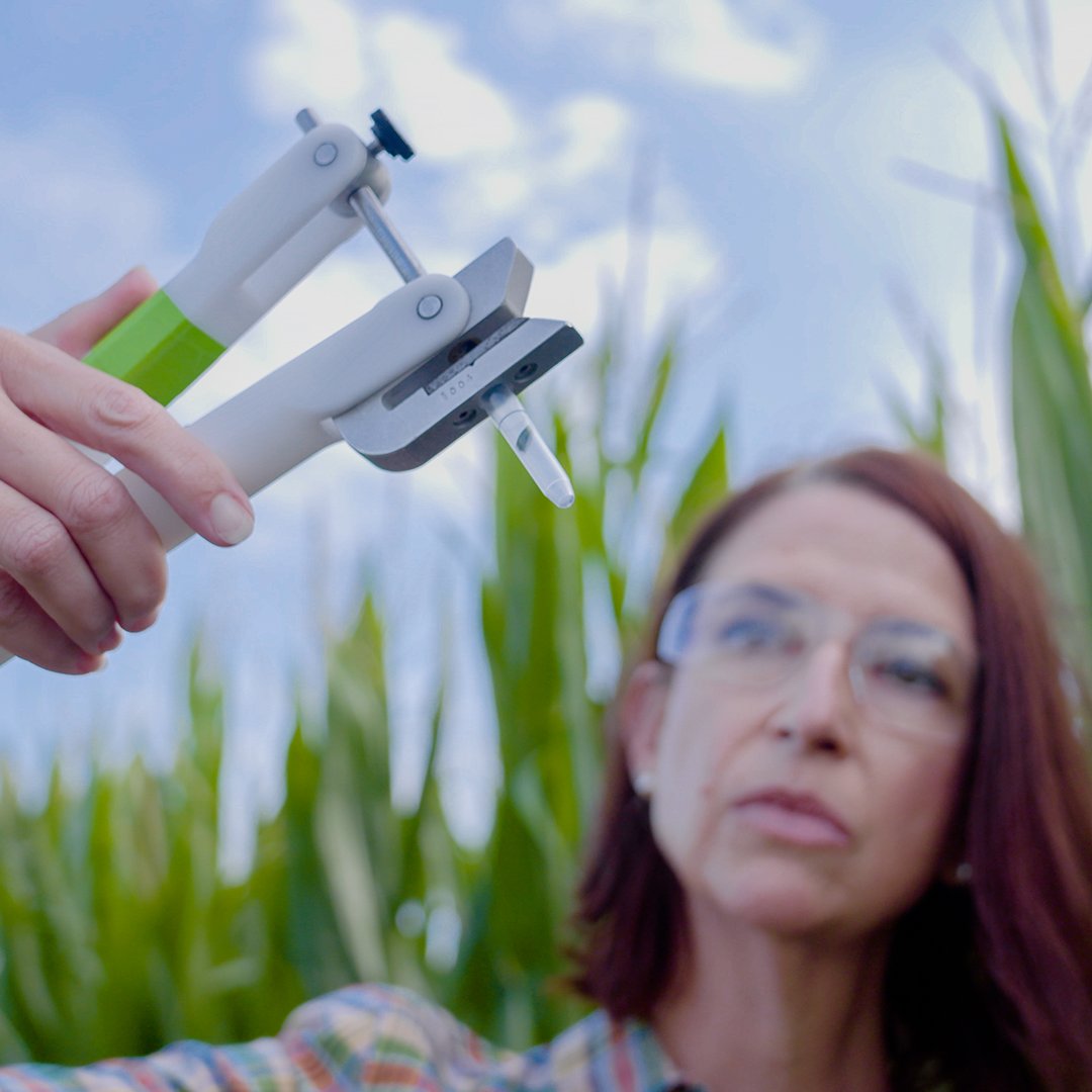 CortevaUS's tweet photo. The events of past year have demonstrated the importance of a resilient food system. We salute the American farmers, ranchers, scientists and researchers who ensure our food stays safe, affordable and abundant. Happy National #AgDay21 from Corteva.