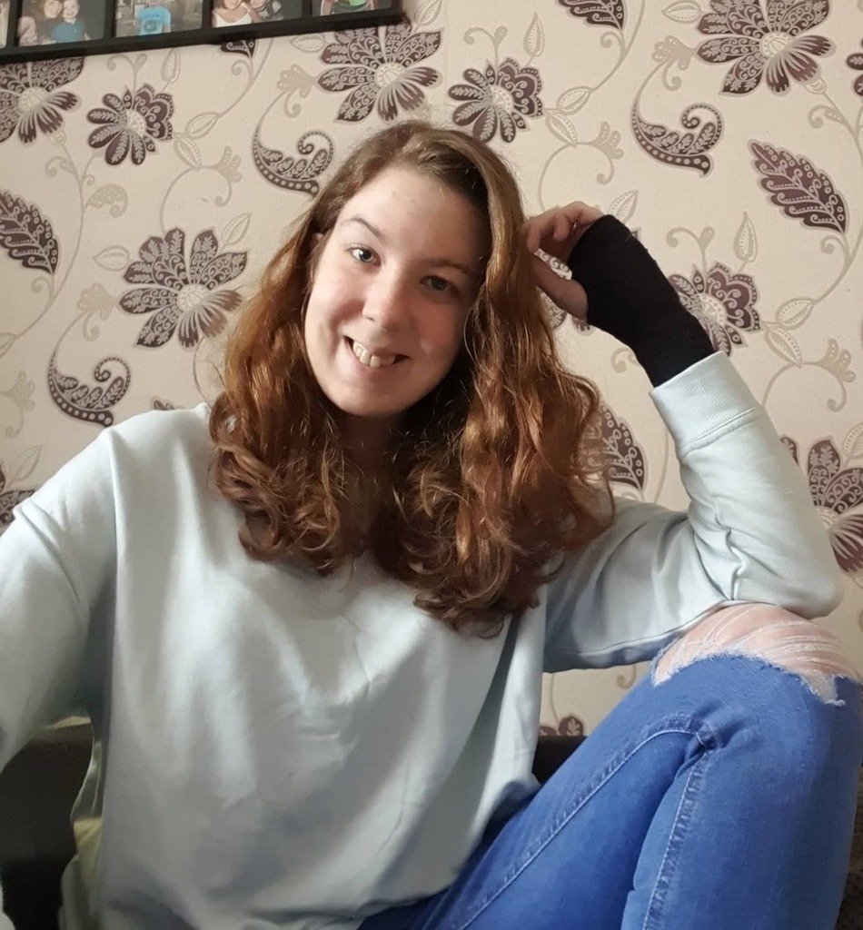 My hair is growing outwards, fibro is being annoying, can't describe the frustration of prolapsing - but it gives me something to joke and laugh about! 

For me I can either choose to cry about things (which obviously I do have days where I'm fed up and … instagr.am/p/CMwxCovjeOi/