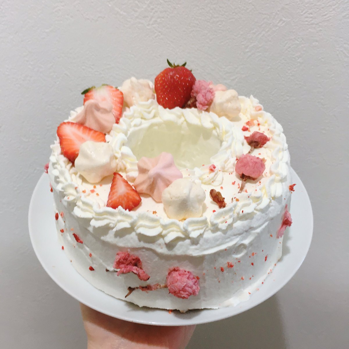 凡 على تويتر ルームシェア1周年を記念して ネコノメカフェさんのレシピで桜のシフォンケーキを作りました ナッペもメレンゲも要修行だけど めちゃめちゃ達成感がすごいꪔ ꪔ ꪔ お菓子作り お菓子作り好きな人と繋がりたい シフォンケーキ ネコノメカフェ