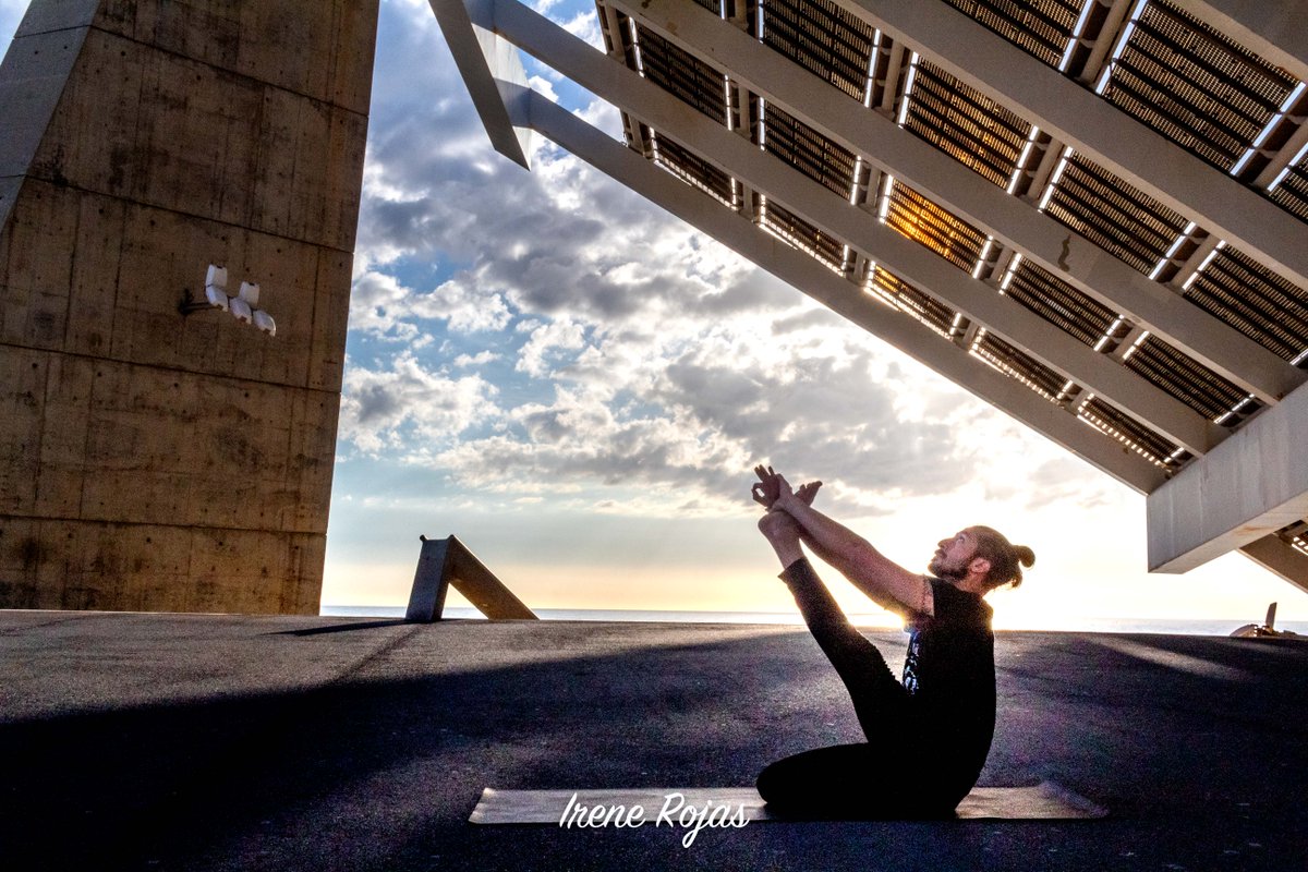 irfccs's tweet photo. #yoga #Barcelona #Cataluña #Catalunya #PortForum #flexible #Flexible #inspiration #inspiración #ocean #mar #sunrise #amanecer #clouds #nubes #canon #canon1300d #picoftheday #canonphotography #canon_photos #marzo #march https://t.co/mTljqHbHaL