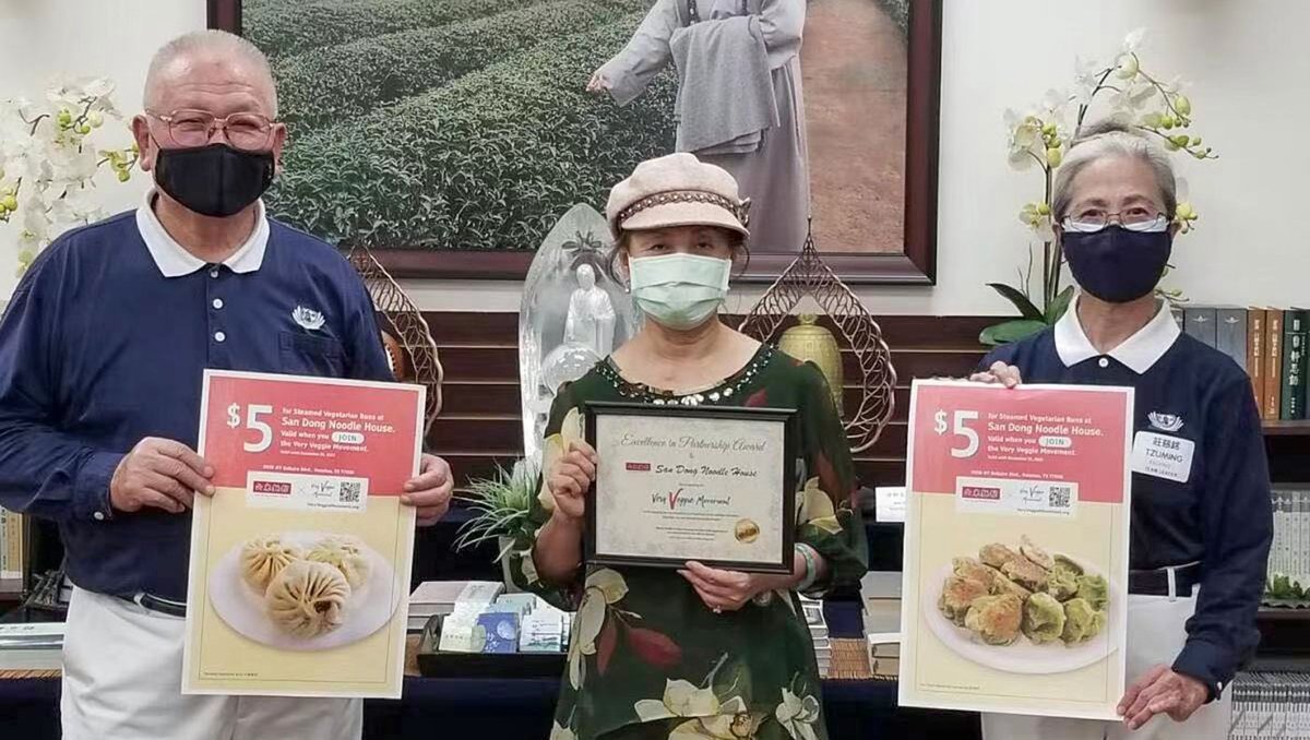 TzuChiUSA's tweet photo. Read all about today’s #VeryVeggiePartner to discover Melanie Chen’s story and how San Dong Noodle House evolved into a family favorite in Houston, #Texas! 🍜 https://t.co/f76Tmo84S9
#HealthyTuesday https://t.co/JZEFUZ1ul8