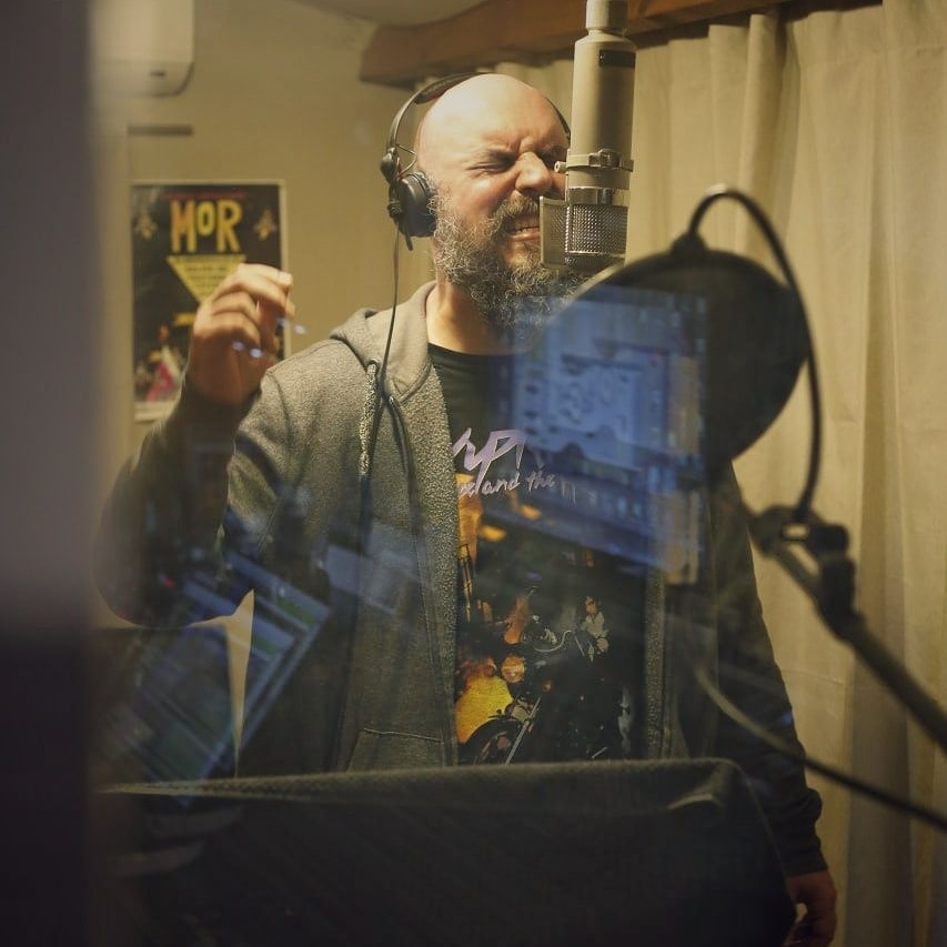 Ya queda menos para escuchar nuestro último trabajo. Ganazas de que catéis al nuevo Neptunia y a nuestro @Danteneptunia dándolo todo.

#grabacionessumergidas #estudio #neptunia #musica #nuevotrabajo #voz #sesiones