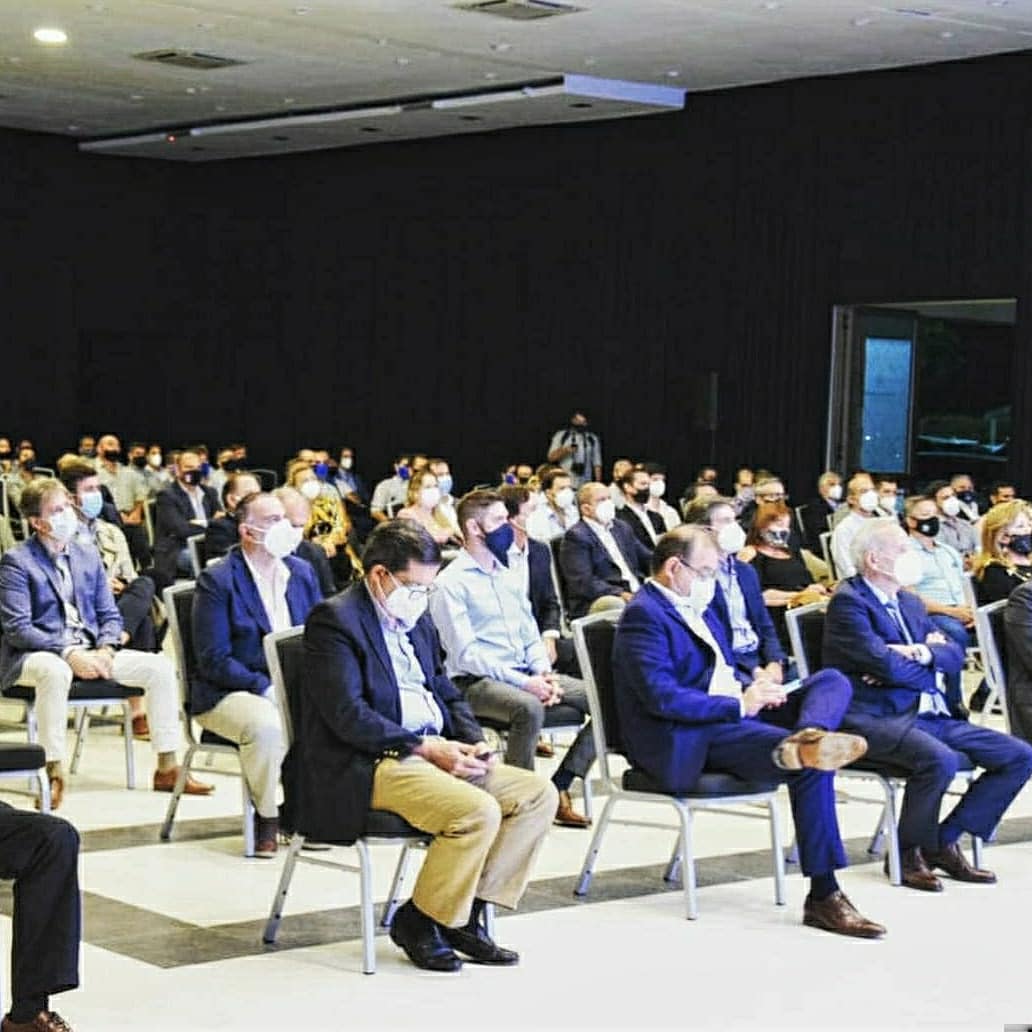NoelBreard's tweet photo. Participamos de la reunión organizada por la #FECORR, donde el gobernador @gustavovaldesok explicó su visión sobre el desarrollo para el futuro de la provincia e invitó al sector privado a seguir invirtiendo en Corrientes. https://t.co/fkUamRNBRr