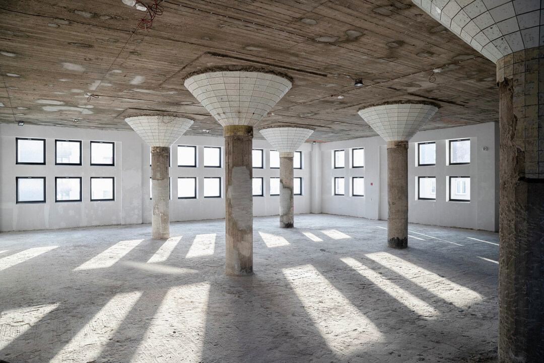 MiddleCap tweet media