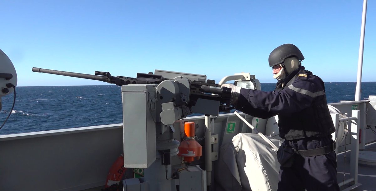 Moroccan_FAR's tweet photo. Lors de l'#exrcice #LightningHandshake avec la @USNavyEurope et @TheCVN69  
Dans l'ordre : 
Canon Otobreda Super Rapid de 76mm
Canon Nexter M693 Affût 15B Naval de 20mm
Mitrailleuse Browning M2 de 12.7mm
Photo : @FAR_MAROC 
#Marine_Royale_Marocaine #Maroc #Morocco #Navy  
#المغرب https://t.co/ZV7mb8Ozz7
