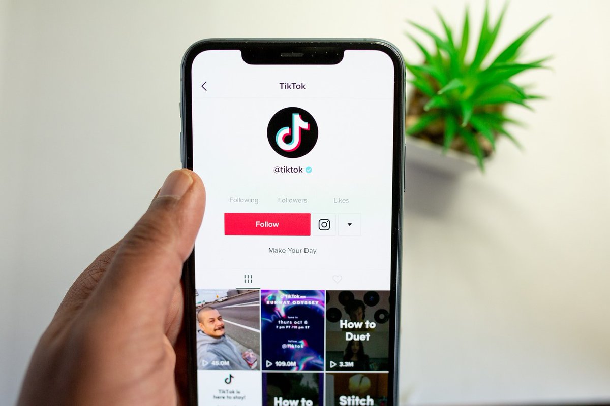 FIFTY_mag's tweet photo. Find out how to become a social media influencer on Instagram and TikTok like others in their 50s. Spoiler: all you need is your phone: https://t.co/fn5Ig98HuS

#socialmedia #tiktok #instagram https://t.co/30sOf2sriW
