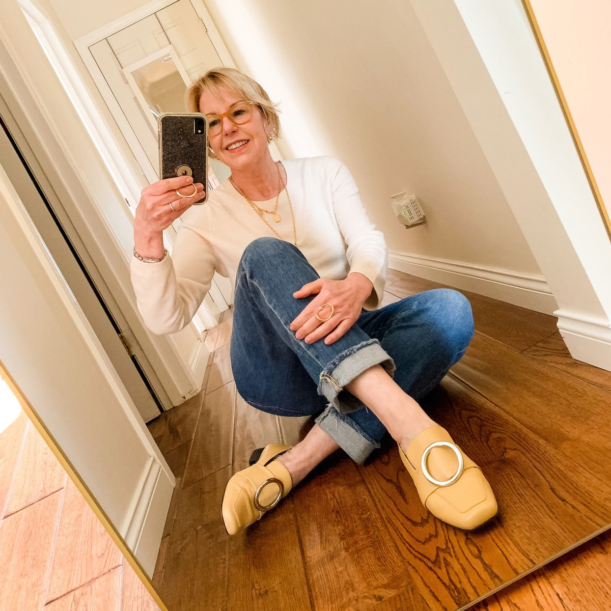 FIFTY_mag's tweet photo. Women in their 50s often don’t feel represented by the fashion industry. We asked @DejaPseu how to feel good in your clothes at any age: https://t.co/rZCWJdkPwe

#fashionconfidence https://t.co/c03xHvd0he