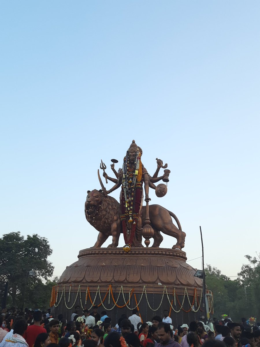 karthik_shi_pra's tweet photo. #ballari #bellary #srikanakadurgamma #sidibandi #festival #mosthappeningfestival #ka34 https://t.co/wlC7sWSr7a