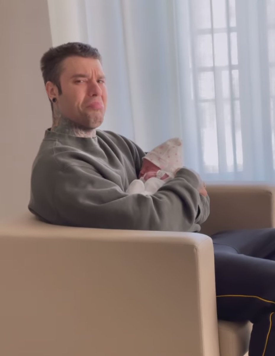 aronvstyles's tweet photo. più padri come fedez al mondo vi prego https://t.co/NaxXLPQr0V