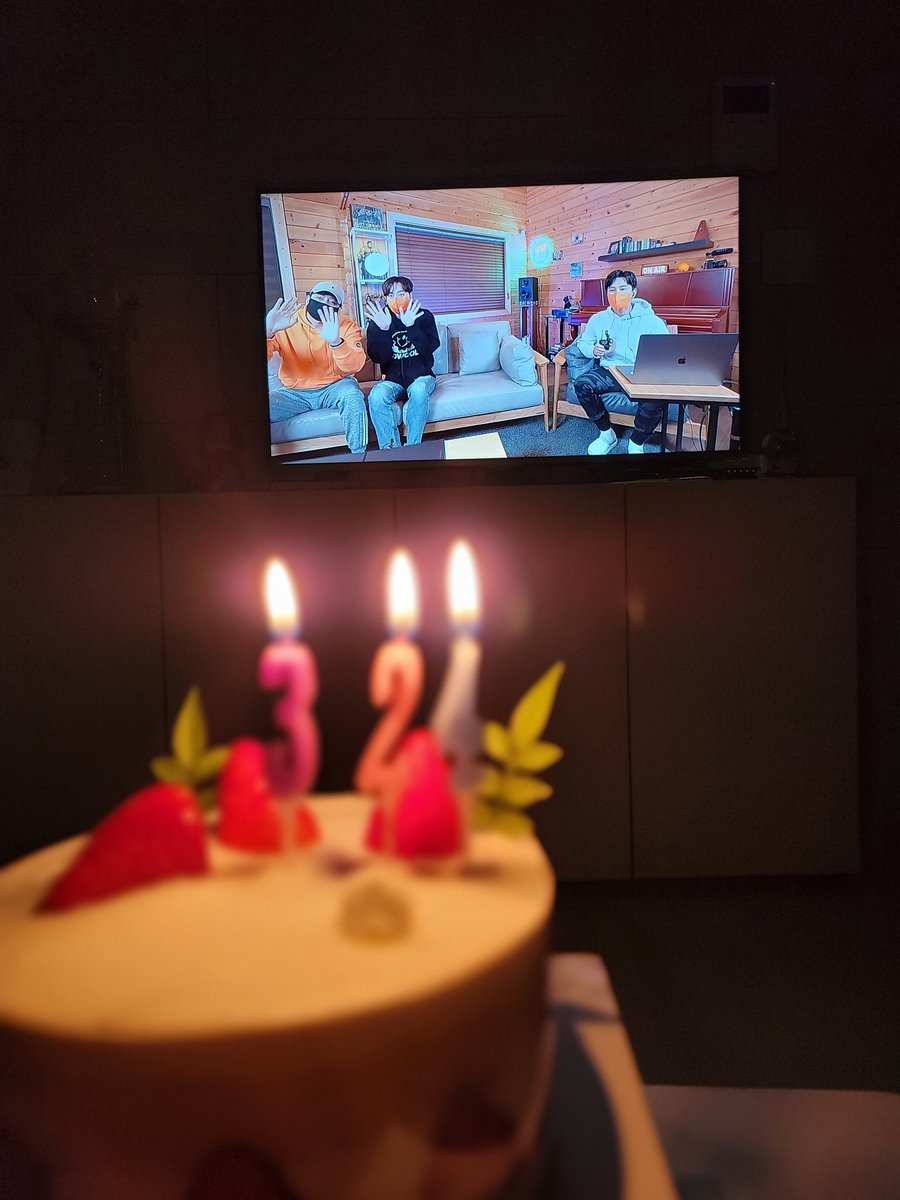IIIMlll's tweet photo. 🧡 신화 생일 축하해 🧡 https://t.co/rMwjhDJJTJ