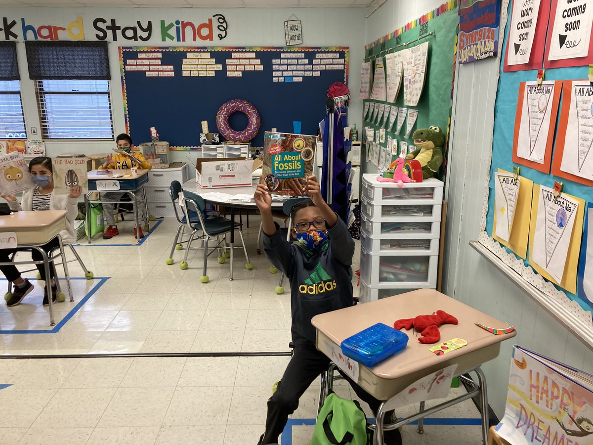 So many awesome books going home with these kiddos from the <a href="/Scholastic/">Scholastic</a> book fair thanks to donations to our class ewallet @LeadwithReading <a href="/CombsCatchUp/">Combs Catch Up</a> we love reading!