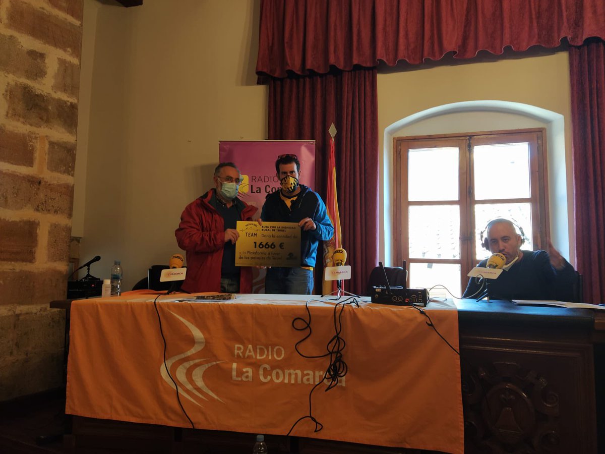 Matarraña Team entrega 1666 euros a la plataforma <a href="/paisajes_teruel/">Plataforma a favor de los paisajes de Teruel</a> ,gracias a los dorsales solidarios de la travesía #trailrunning  #dignidadrural que cruzó la provincia de #Teruel, a través del GR8 con la idea de defender lo paisajes, gentes y pueblos