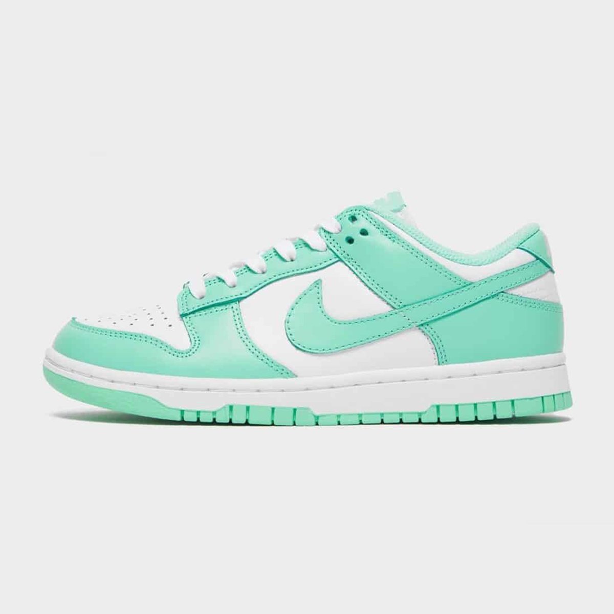 CaminoTV's tweet photo. Coloris très doux pour la dunk low "Green Glow" 💚 https://t.co/6RwfJoxrBe