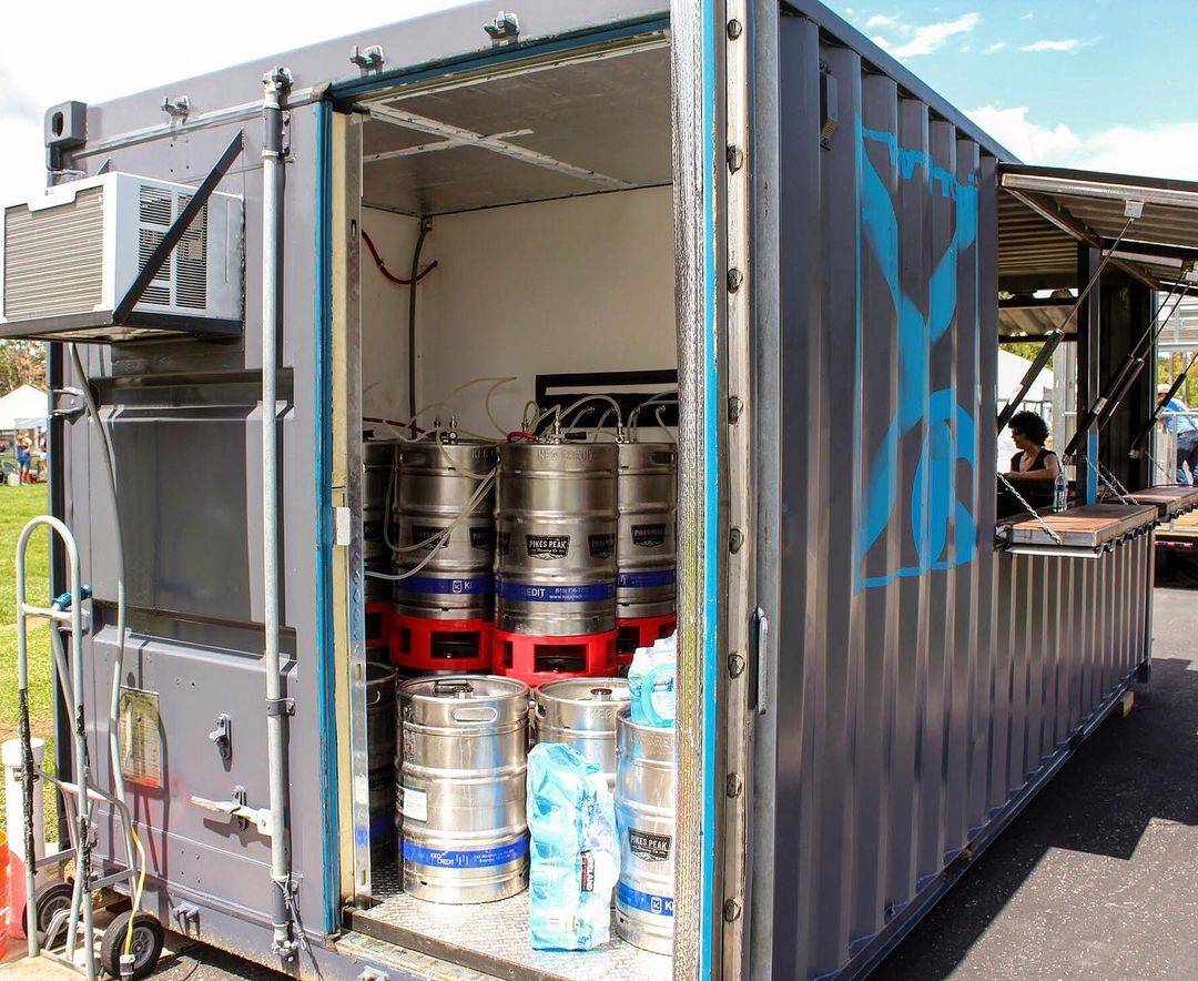 ROXBOXContainer's tweet photo. This custom 8’ x 8’ walk-in cooler holds A LOT of beer. Standard in all “BeerCan” mobile container bars 

#containerbar #containermod #containerhome #modularconstruction #beergarden #bar #Beer https://t.co/aNefOidKdx