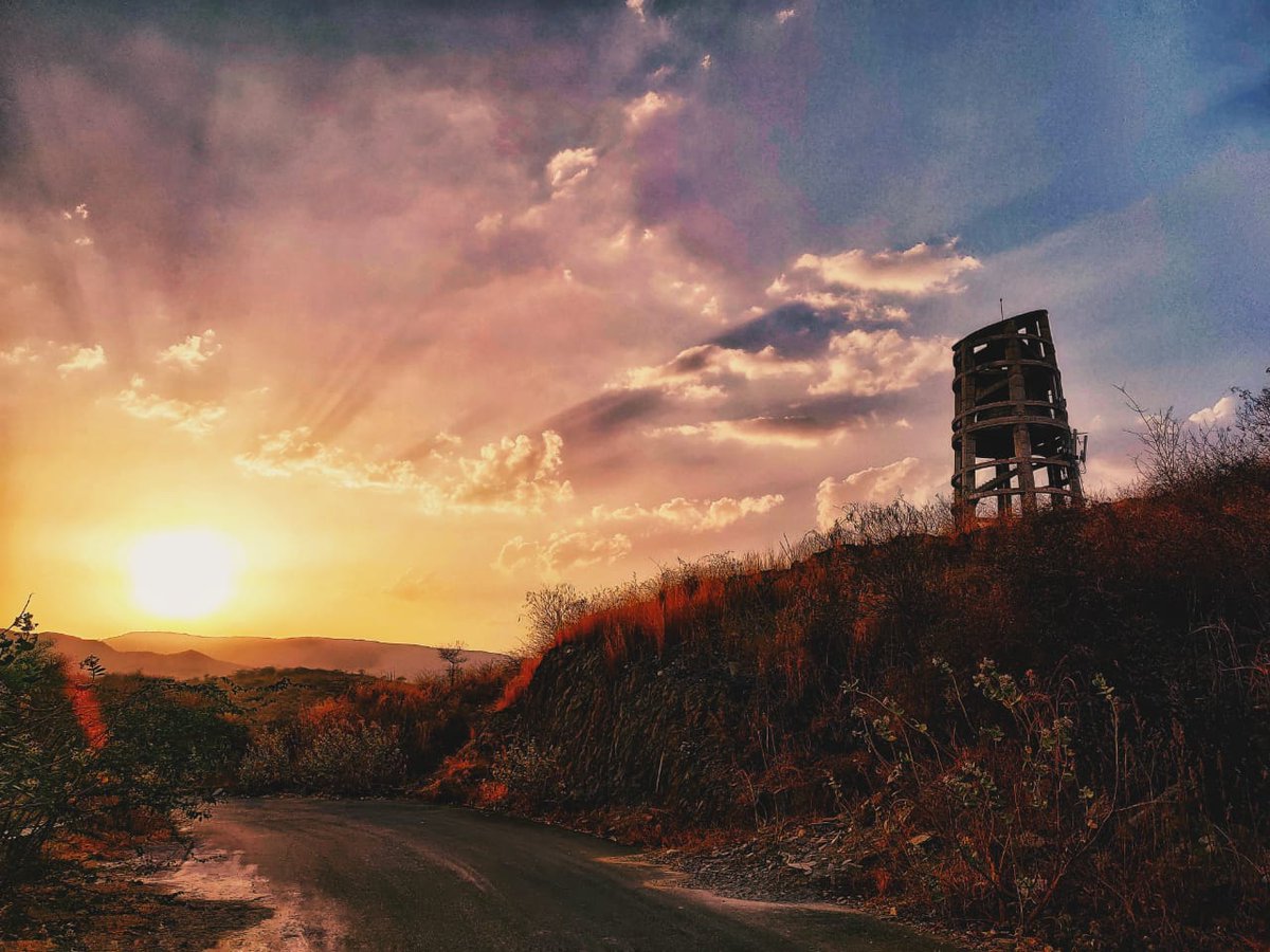 IIM_Udaipur's tweet photo. Every Sunset is an opportunity to reset.
- Richie Norton

#IIMU #IIMUdaipur #IIM #BuildingUTogether #Photography #Sunset #Campus https://t.co/XuQa6IKkEd
