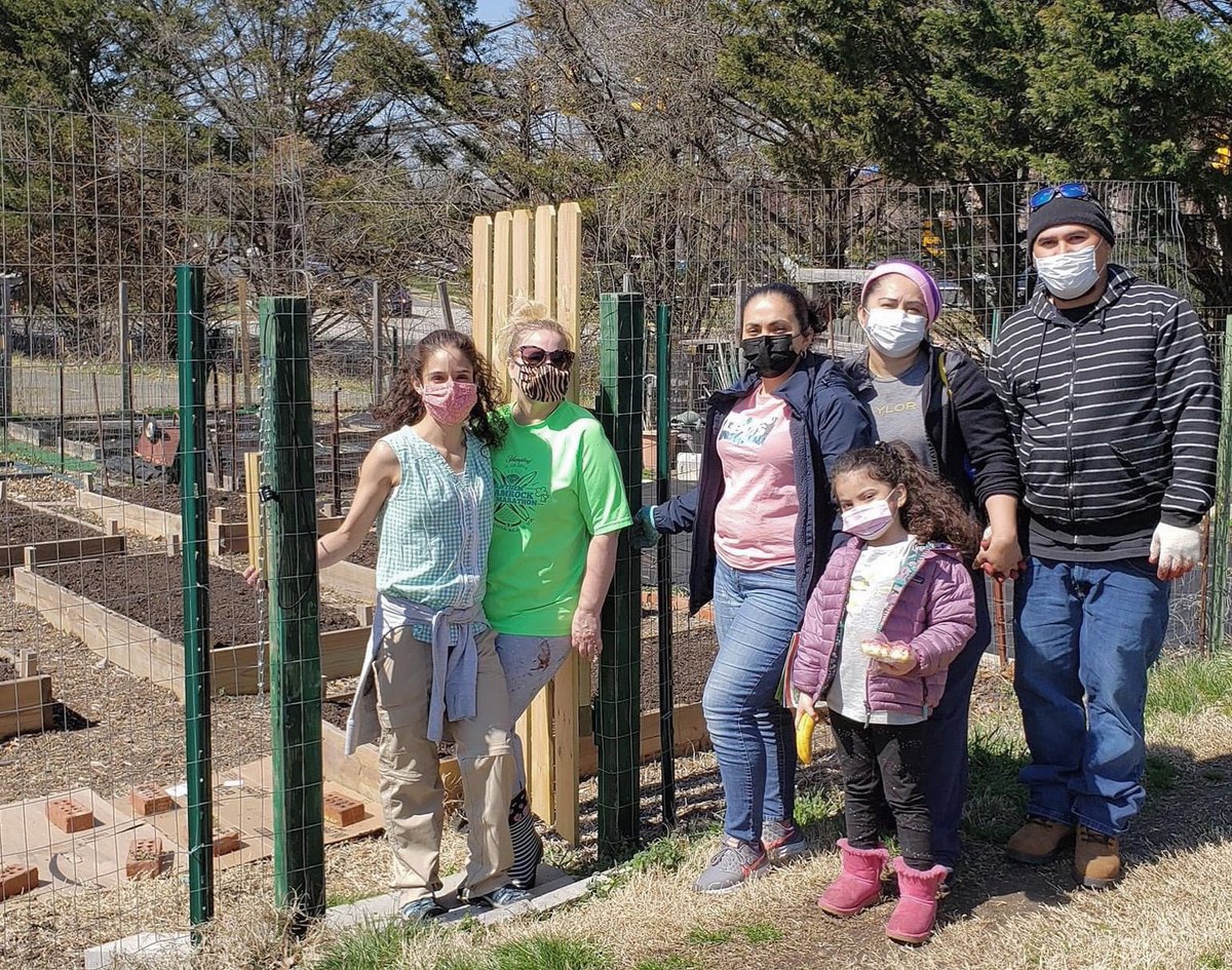 This weekend, 3 families planted their own veggies at our Bo White Garden plot! With help from our 3 volunteer gardeners, they prepared all the garden beds and then planted lettuce, kale, swiss chard, snow peas, beets, carrots, and onion sets.