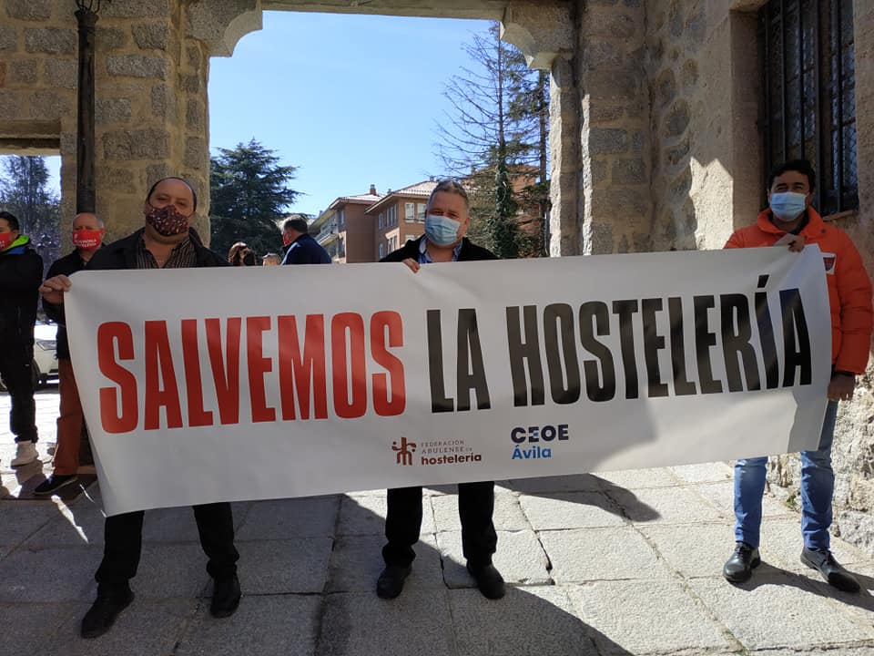 Mis iniciales son J.N.C. Tengo un negocio de hostelería en el centro de Ávila desde hace nueve 9 años. Mi situación familiar es difícil. En febrero se terminaron mis ahorros y lanzo esta pregunta ¿Cuál creen ustedes que sería el primer gasto que debería dejar de pagar?