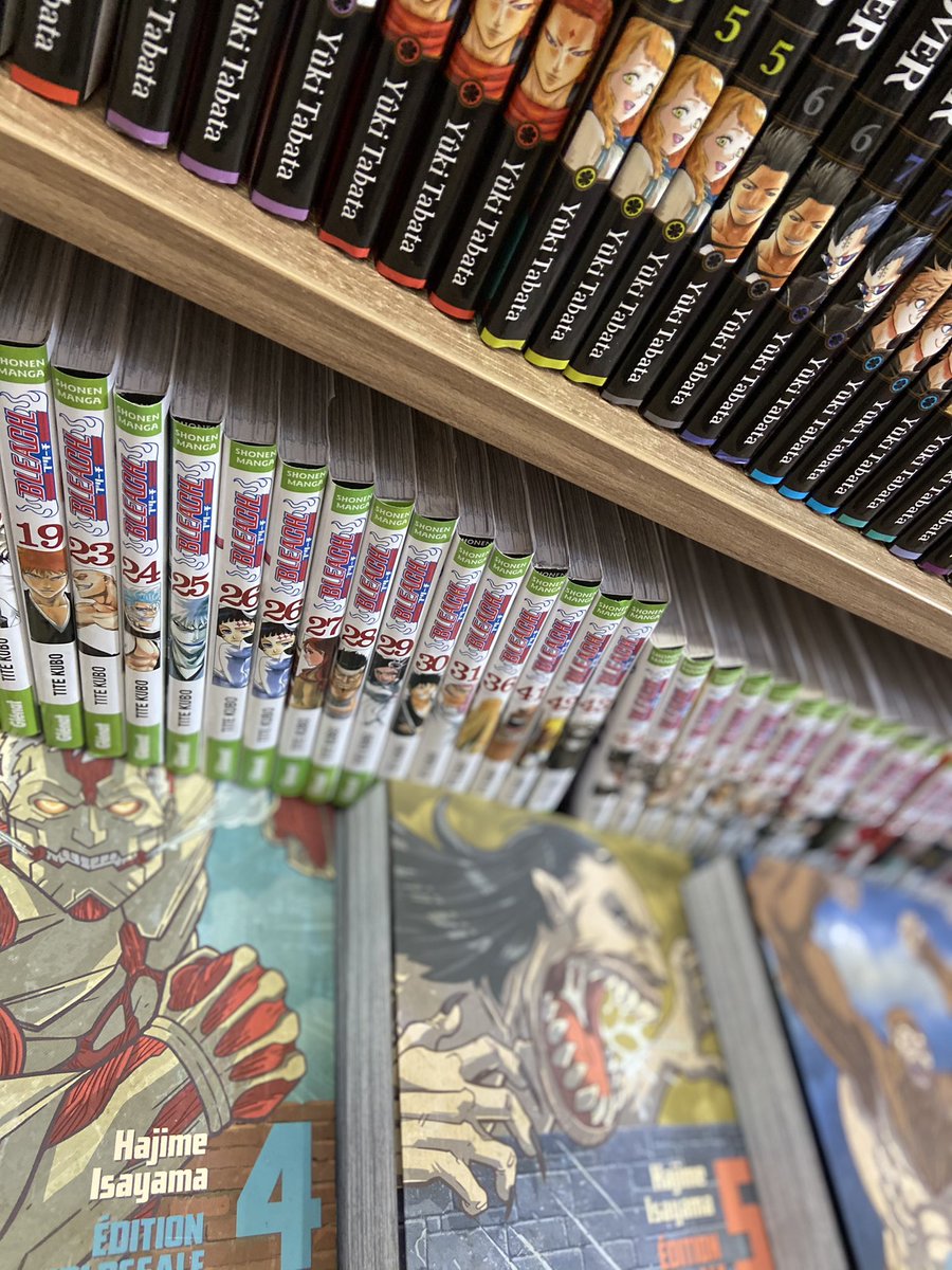 bryce934's tweet photo. J’ai incontestablement la meilleure mangathèque https://t.co/AAtu4bRPSV