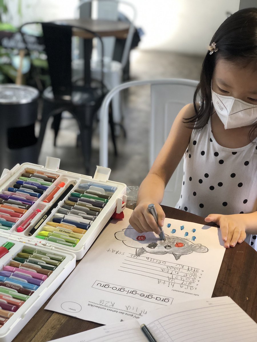 whateverichasay's tweet photo. when home learning became “cafe learning” https://t.co/mGR5bZaGbG