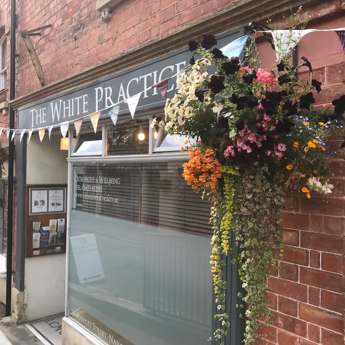 whitepractice's tweet photo. Would you like to come and work for us in our Reception? We are looking for a part-time Receptionist on Tuesdays, Wednesdays and Fridays 8.30am - 1.30pm. 
For more details visit https://t.co/LhOHhiO5u1 and send in your CV to enquiries@thewhitepractice.co.uk. https://t.co/fKvbn9SxbA