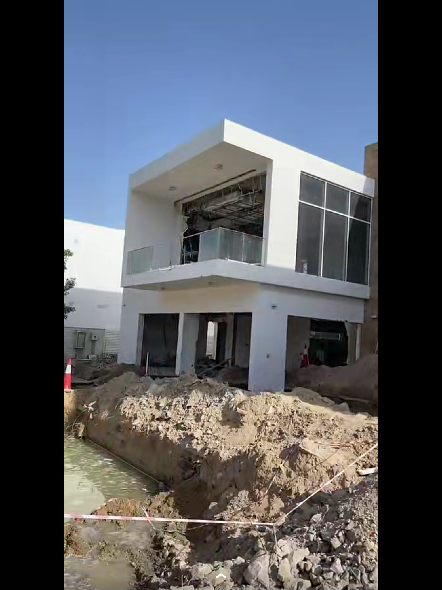 La Maison De Nabilla A Dubai T&N&M&L в Twitter: „Merci @Nabilla @ThomasVergara pour la visite guidée 👻 des travaux de votre maison villa 🏡 intérieur comme extérieur du hight  level 💪dans tous les sens 💥🔥 une chose es sûre