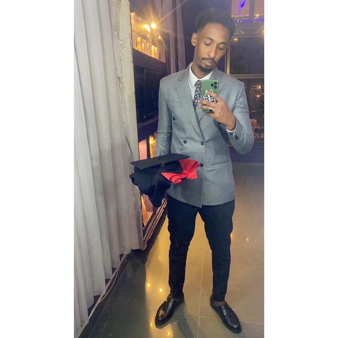 majid_d1's tweet photo. Do what u have to do until u can do what u want to do ✨. https://t.co/eZFg5T5Dnm