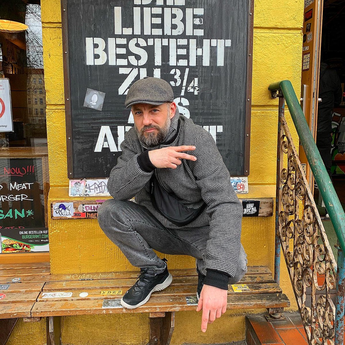 burgeramt's tweet photo. ...und @vanessagraphie stellt wieder Fragen und macht Fotos‼️ #DasBo #burgeramt #hiphop #deutschrap https://t.co/U6jcpjdbKv