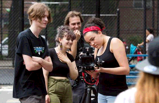 MaraStudyTurism's tweet photo. Fă-ți curaj și urmează-ți visul❗

Esti pasionat de regie, în special pentru filmări❓ 
Studiază FILMMAKING la Școlile de specialitate din SUA, împreună cu profesioniști! 🤩🤩
👉 Alege acum, tabăra potrivită aptitudinilor tale!

♥️ Contactează-ne‼️
🤳 0736 913 866 https://t.co/aw8EiXyaJO