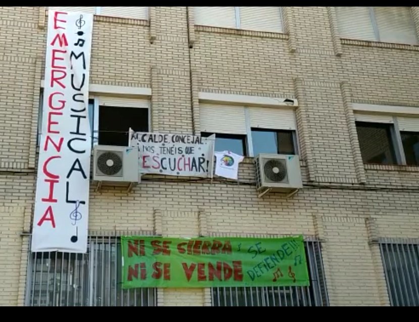 lClaudiaM's tweet photo. @EvaMarBor @MariaPastorV Por supuesto que hay que evitar otro ataque a la Educación Pública por parte de la CAM. 

Llevamos esperando y desesperando mucho tiempo, para que solucione los problemas de la Escuela-Conservatorio de #Leganés competencia suya!! Para cuándo EQUIPO DIRECTIVO y PROFESORES?? https://t.co/59NTdVhC5Y