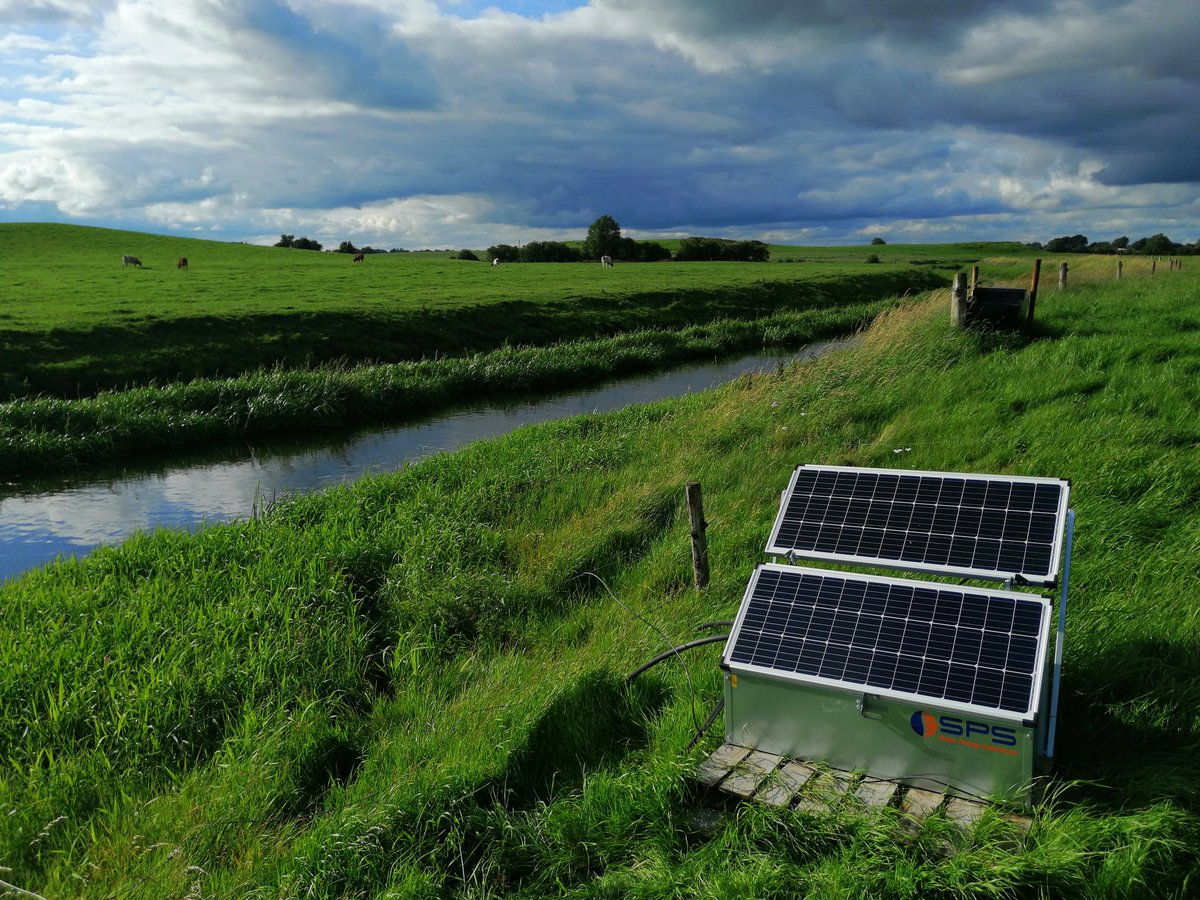 What a sight that is! Also featuring our award winning solar water pump!✔️River fenced✔️Land in paddocks✔️Reduced fertilizer requirement✔️Buffer zone created
#waterqualityweek 
<a href="/CathalSomers/">Cathal Somers</a> <a href="/farmersjournal/">Irish Farmers Journal</a> <a href="/McConalogue/">Charlie McConalogue</a> <a href="/pippa_hackett/">Pippa Hackett</a> <a href="/HaganMeabh/">Méabh O'Hagan (She/Her)</a> <a href="/TeagascEnviron/">Teagasc Environment</a> <a href="/WatersProgramme/">Local Authority Waters Programme</a>