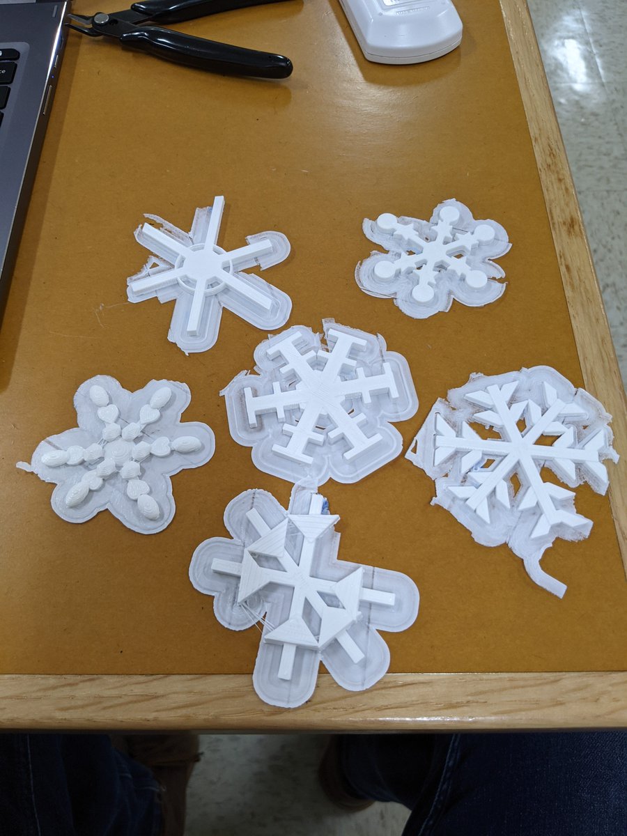 GeigerPhysics's tweet photo. 3D printed snowflakes designed by @kelnhonk's 3rd grade class on the Crealty Ender 3. https://t.co/x3Yd8pxkPH