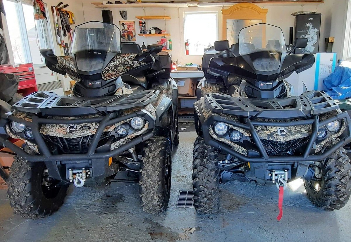 melaniierioux's tweet photo. Ça s'appelle un garage bien rempli!
.
#quad #4roues #bombardier #canam #canamoutlander #outlandermaxxt850 #outlandermaxxt1000 https://t.co/yRcDQLkbts