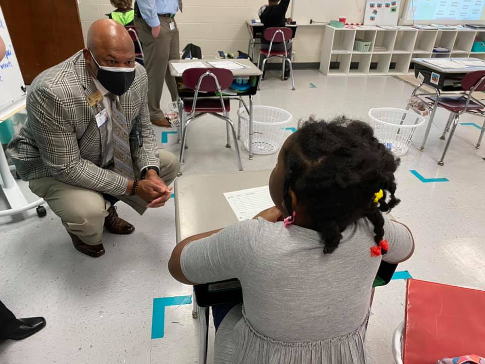GriffinSpalding's tweet image. Look👀Listen👂🏽Learn 🎓
@GriffinSpalding Superintendent Keith Simmons visited Principal Dottie English, AP Jonathan McGavin and the rest of the team at @JordanHillElem yesterday. #thehillwill #beintentional