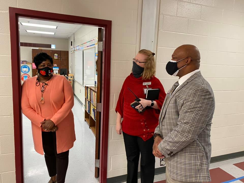 GriffinSpalding's tweet image. Look👀Listen👂🏽Learn 🎓
@GriffinSpalding Superintendent Keith Simmons visited Principal Dottie English, AP Jonathan McGavin and the rest of the team at @JordanHillElem yesterday. #thehillwill #beintentional