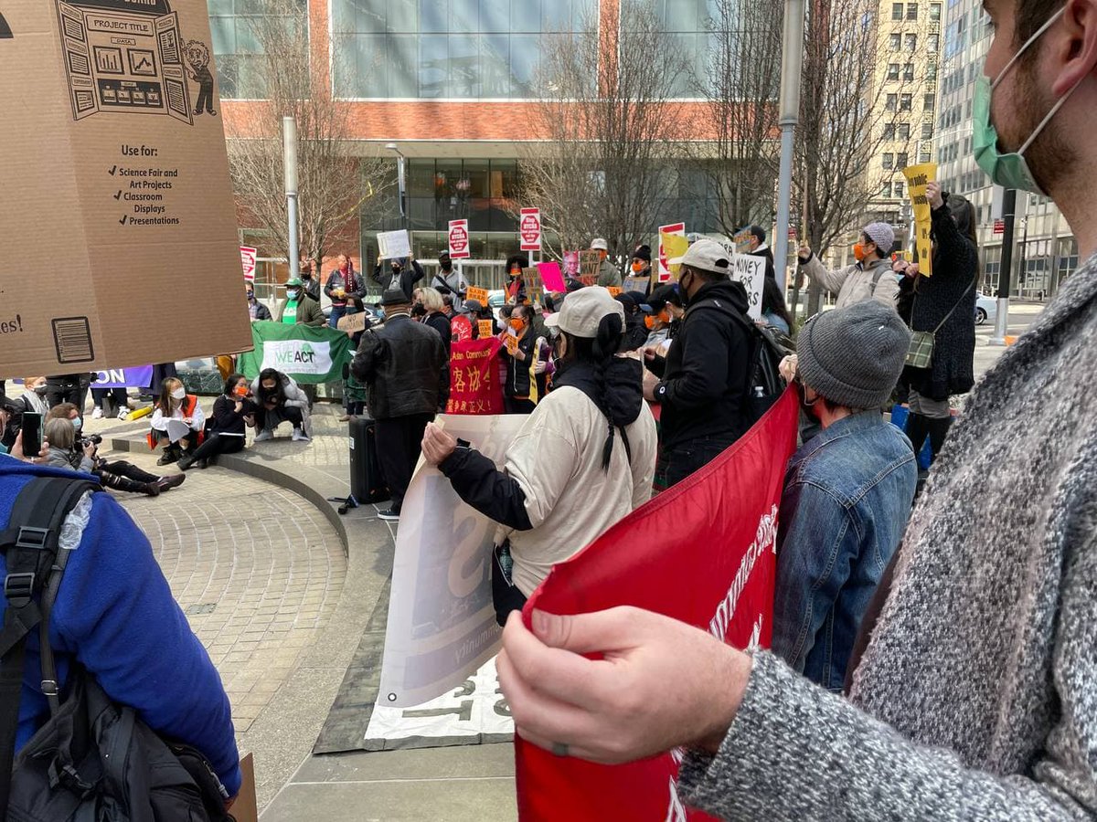 ny_ycl's tweet photo. YCL was out today supporting @CAAAV, @Justice4AllQns, @GOLESNYC, &amp; NYCHA tenants across NYC fighting to defend their homes and their right to basic human dignity. Housing is a human right; we will defend it. We say no to Greg Russ!

#RADisBad #OneNYCHA #KeepPublicHousingPublic https://t.co/VnahurBhAl