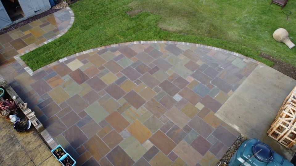 ProjectLandsca3's tweet image. Curved 70m2 patio recently installed in Bury st Edmunds, using Marshalls Antique Alverno Autumn bronze with matching sandstone setts.
Attached is a concrete pad ready for the customers new summer house.